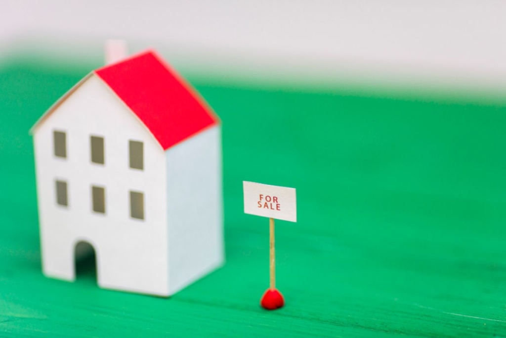 A concept of a house of sale 